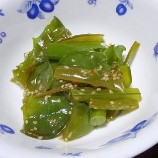 茎わかめのごま油炒め